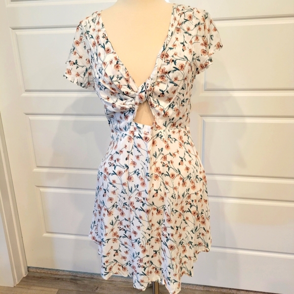 Here Comes the Sun Dresses & Skirts - NWT HERE COMES THE SUN WHITE FLORAL CHIFFON DRESS